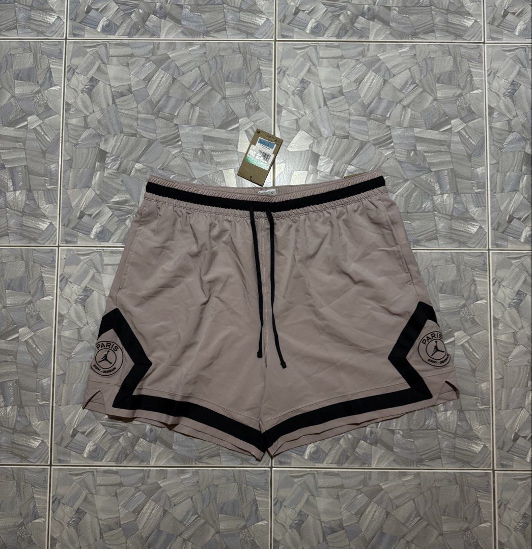 NIKE PARIS DIAMOND SHORT (Category: Activewear) located in Argao. Submitted by janmaning-0624l95 (Listing ID 1468817909, Image 3). Description: NIKE PARIS DIAMOND SHORT SIZE XL WAIST 34-40 LENGTH 17.5 1,500 Pesos Location Argao Cebu.