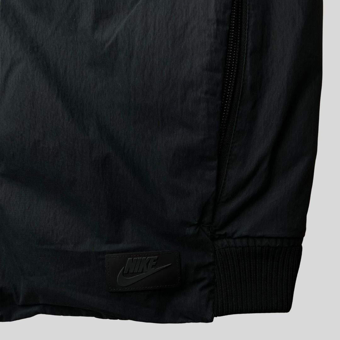 NIKE PUFFER VEST (Category: Coats, Jackets and Outerwear) located in La Trinidad. Submitted by suave.arc (Listing ID 1468863020, Image 2). Description: NIKE PUFFER VEST EXCELLENT CONDITION SIZE: L ( 21.5x27 ) LOCATION: BAGUIO CITY / LA TRINIDAD SHIPPING via JNT.