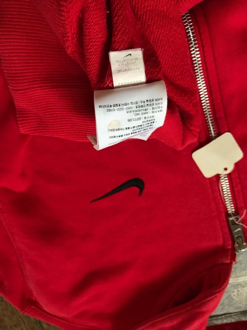 Nike Red Zip Up Hoodie 💥 (Category: Coats, Jackets and Outerwear) located in Batangas. Submitted by adoboqt (Listing ID 1468908667, Image 2). Description: .