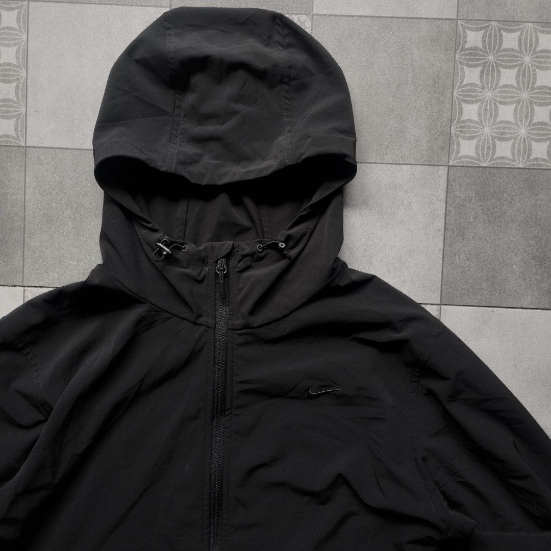 NIKE REPEL UNLIMITED (BLACK) (Category: Coats, Jackets and Outerwear) located in Batangas. Submitted by adrianbanawa259 (Listing ID 1468923063, Image 1). Description: Color may vary due to lighting. Length: 27 inches Width: 24 inches issue nasa back part(see last pic.).