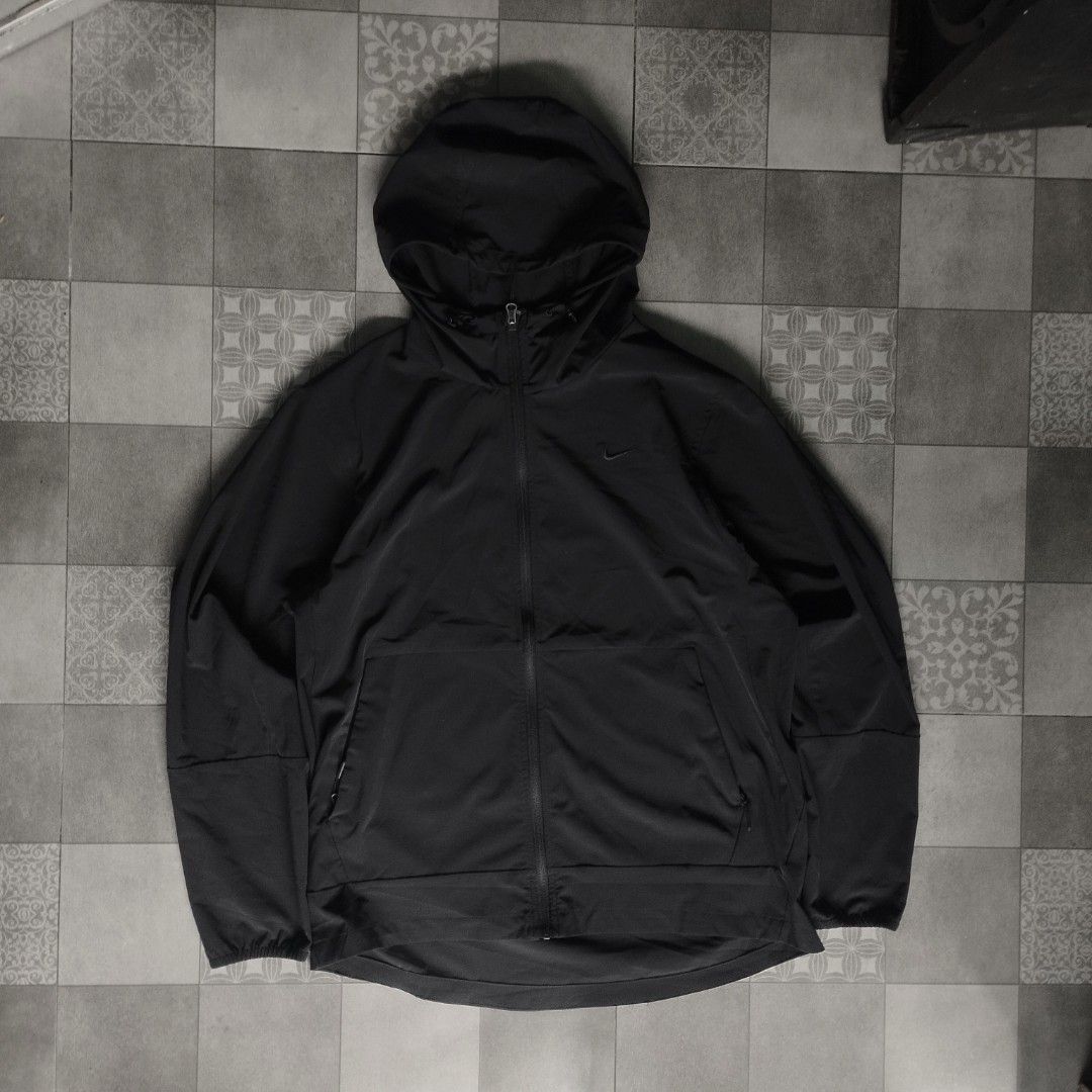NIKE REPEL UNLIMITED (BLACK) (Category: Coats, Jackets and Outerwear) located in Batangas. Submitted by adrianbanawa259 (Listing ID 1468923063, Image 2). Description: Color may vary due to lighting. Length: 27 inches Width: 24 inches issue nasa back part(see last pic.).