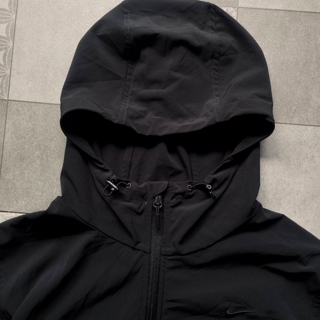 NIKE REPEL UNLIMITED (BLACK) (Category: Coats, Jackets and Outerwear) located in Batangas. Submitted by adrianbanawa259 (Listing ID 1468923063, Image 3). Description: Color may vary due to lighting. Length: 27 inches Width: 24 inches issue nasa back part(see last pic.).