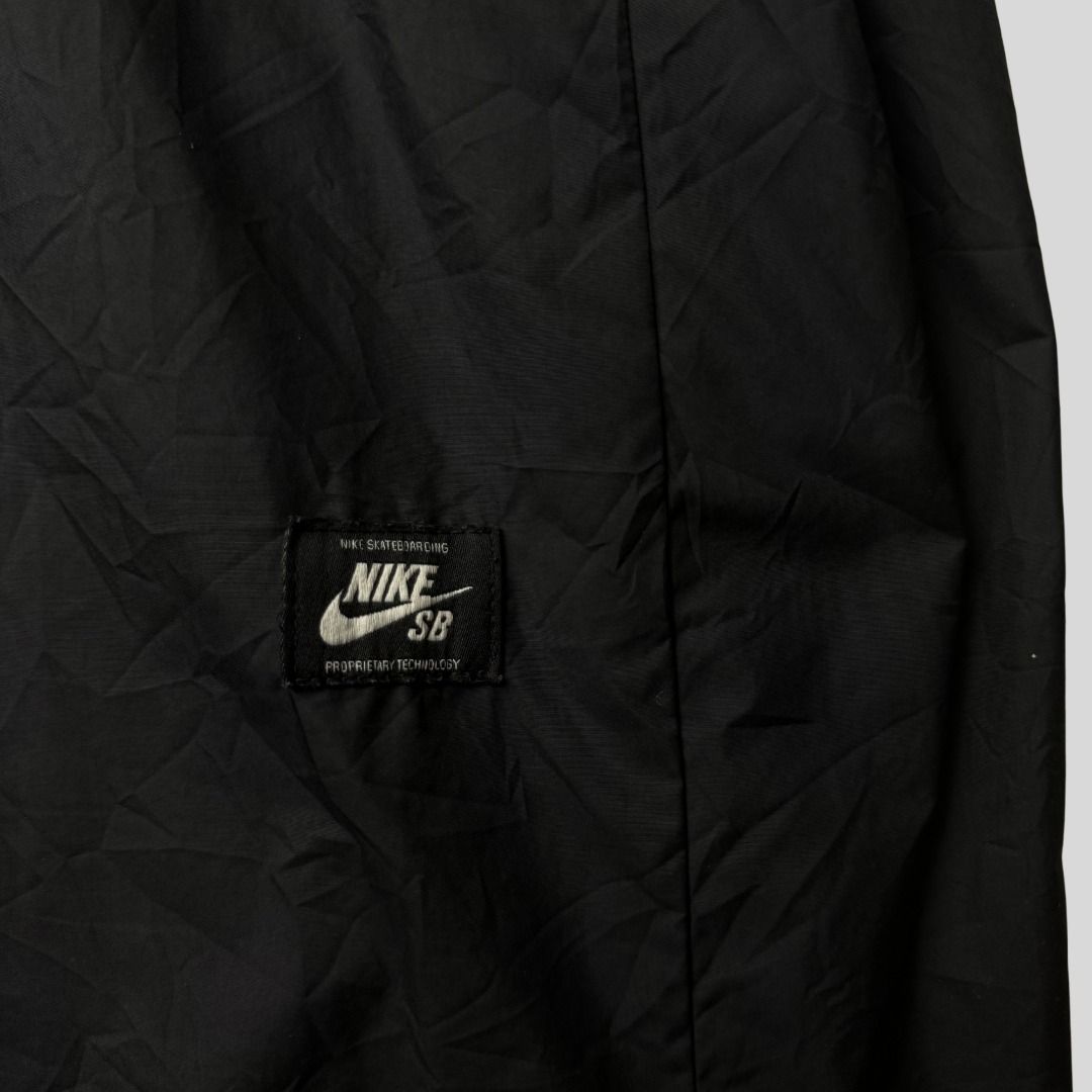 NIKE SB COACH JACKET (Category: Coats, Jackets and Outerwear) located in La Trinidad. Submitted by suave.arc (Listing ID 1468857989, Image 3). Description: NIKE SB COACH JACKET EXCELLENT CONDITION SIZE: XL ( 23x29 ) LOCATION: BAGUIO CITY / LA TRINIDAD SHIPPING via JNT.