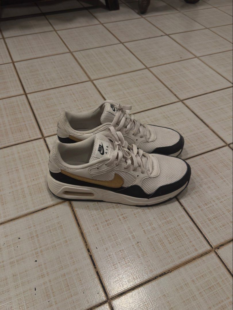 Nike shoes (Category: Casual Shoes) located in Manila. Submitted by paposnkr (Listing ID 1468866784, Image 1). Description: Negotiable .