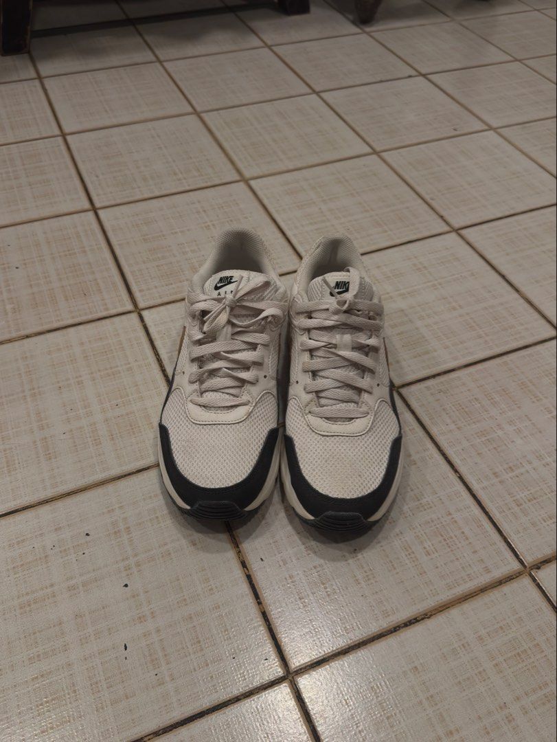 Nike shoes (Category: Casual Shoes) located in Manila. Submitted by paposnkr (Listing ID 1468866784, Image 2). Description: Negotiable .