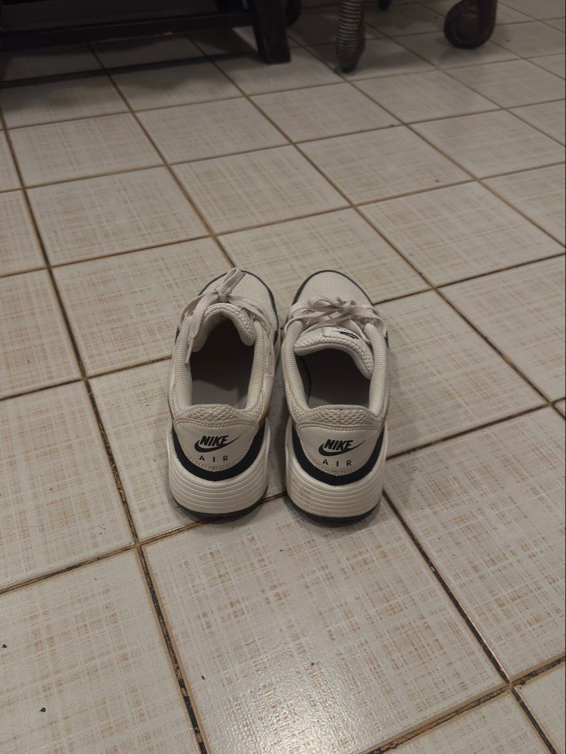 Nike shoes (Category: Casual Shoes) located in Manila. Submitted by paposnkr (Listing ID 1468866784, Image 3). Description: Negotiable .