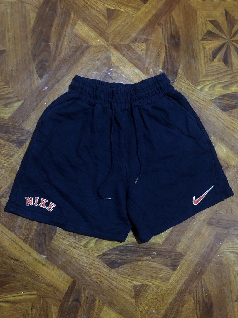 NIKE SHORT (Category: Shorts) located in Zamboanga. Submitted by rifthrift.zc (Listing ID 1468813158, Image 1). Description: freesize length 15 opening hem 12 vgood condition color rate 9.5/10 blue na blue off only.