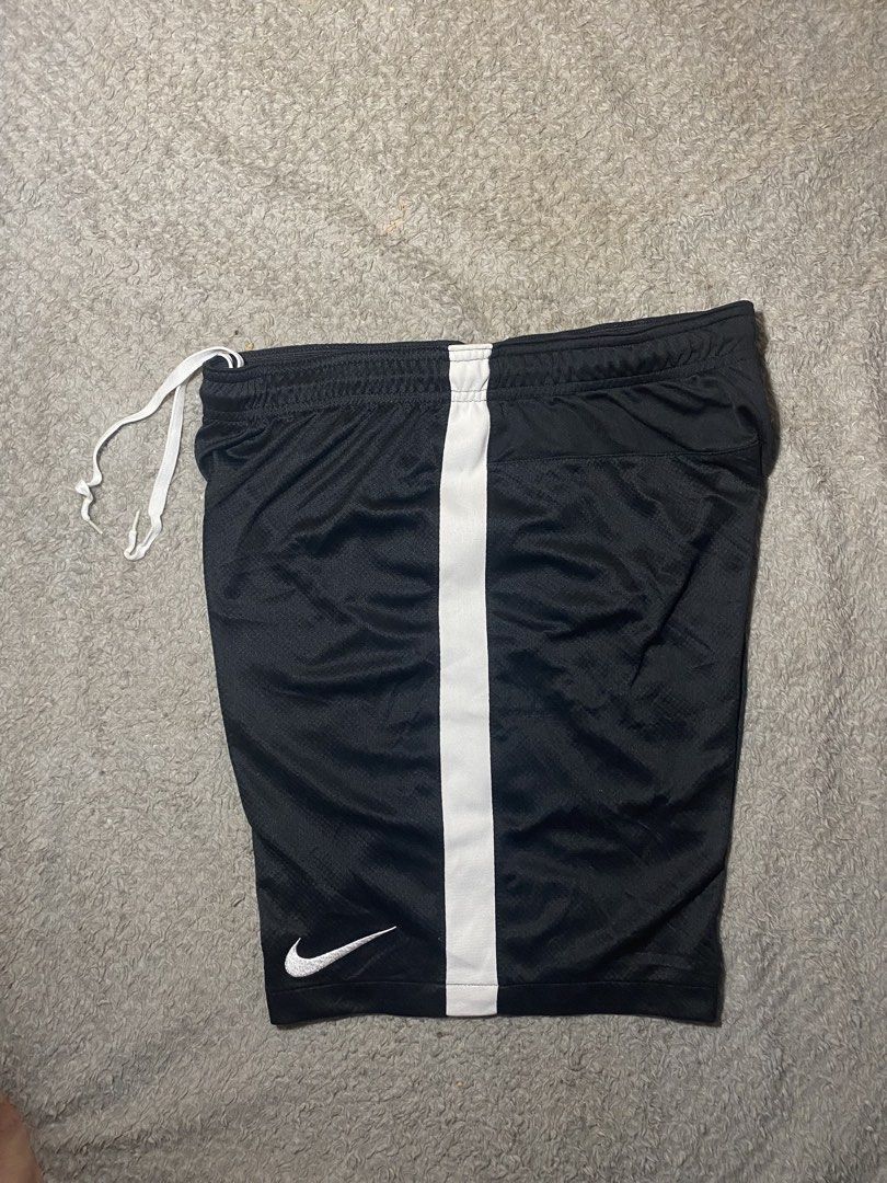 Nike short (Category: Shorts) located in Prosperidad. Submitted by octaviorey80594 (Listing ID 1468868121, Image 2). Description: Nike short -excellent -no issue -waist 30-34 -Length 17 📍Mindanao.