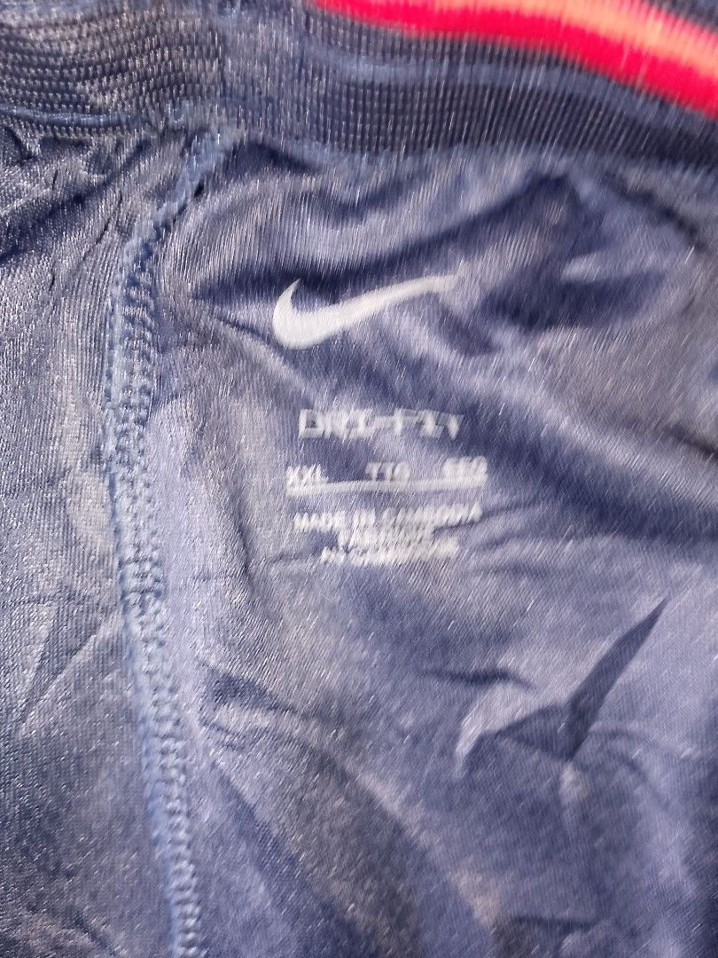Nike side swoosh (Category: Shorts) located in Manila. Submitted by thereal_jeysiii0225 (Listing ID 1468724036, Image 3). Description: .