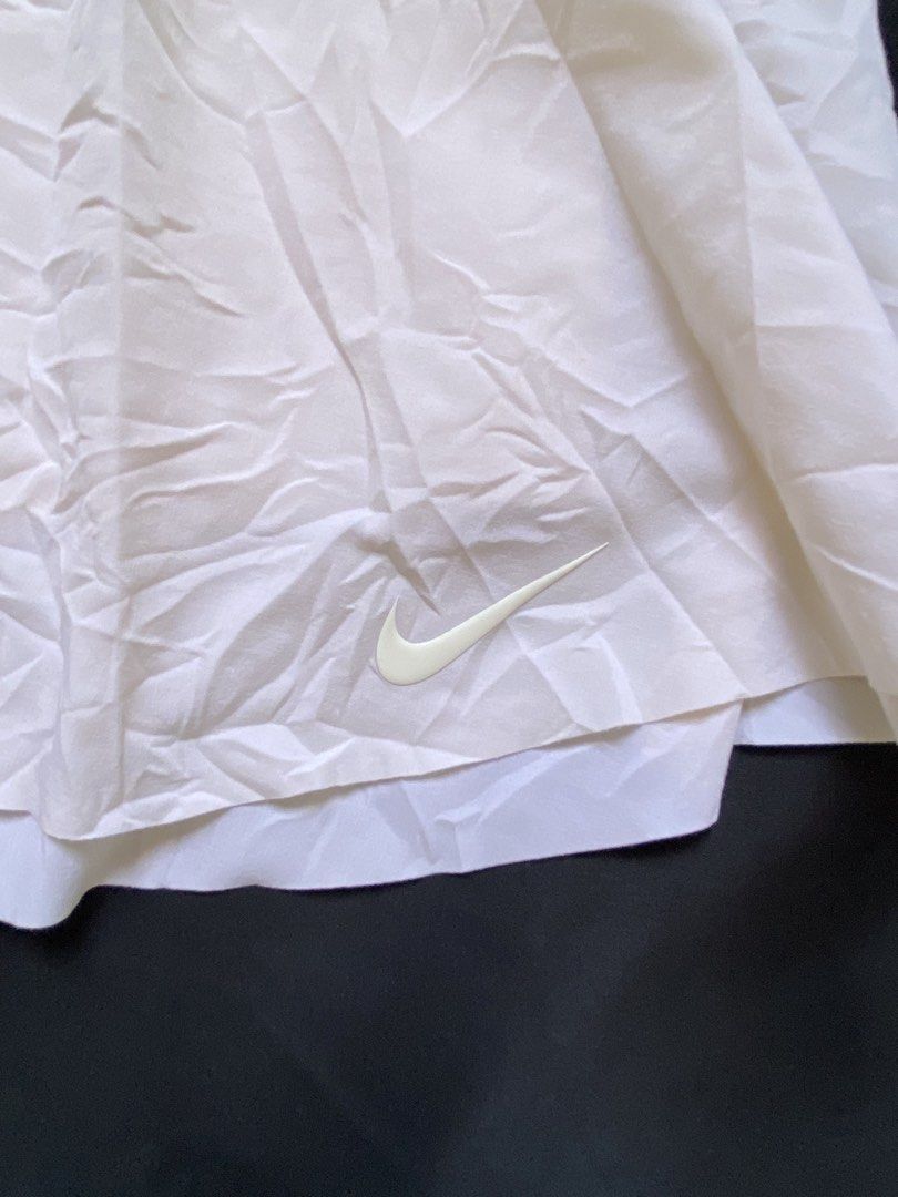 Nike skorts (Category: Activewear) located in Manila. Submitted by 2mclo (Listing ID 1468863073, Image 2). Description: N!ke Skorts Medium ON TAG Waist: 28-32 (stretched) Length: 14 Issue: minimal scratch last pic Condition: Excellent ✅ Mine: 680 🛍️.