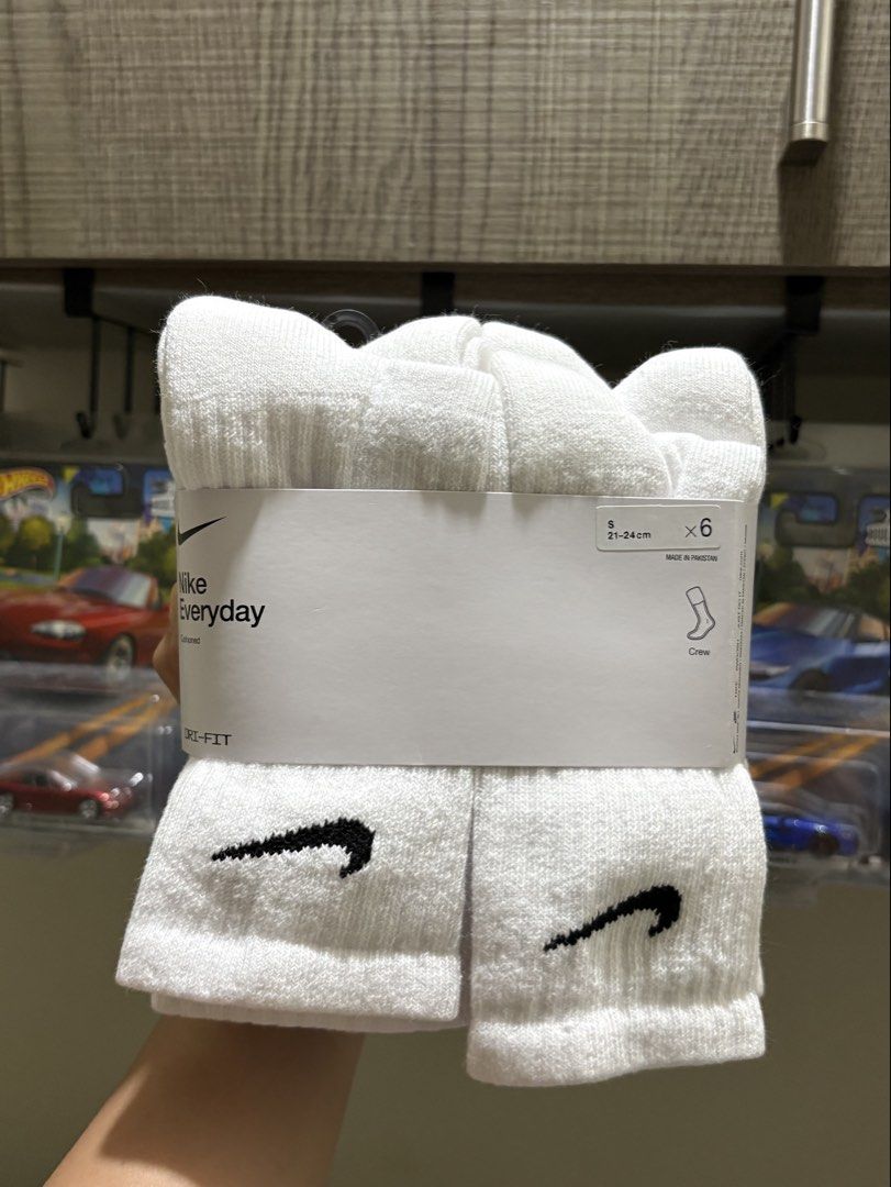 NIKE SOCKS FOR KIDS (Category: Babies & Kids Fashion) located in Mandaluyong City. Submitted by alphafinds (Listing ID 1468887197, Image 1). Description: NEW ARRIVAL 😍 NIKE SOCKS FOR KIDS ✨ 💸 750 pesos only • 6 pairs per bundle small - 21 - 24cm ✅ Original & Brandnew ( with tags) ✅ Midcut & highcut available ✅ Good for everyday use, basketball, running, etc. 📍Location: Mandaluyong.
