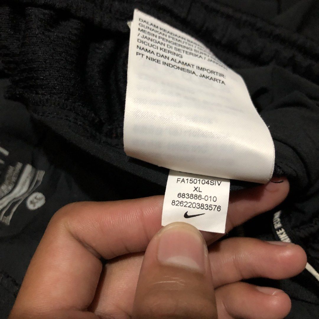 Nike Stretch Woven Pants with Ankle Zip (Category: Activewear) located in Dasmarinas. Submitted by corenyxmessy_3rd_account (Listing ID 1468901411, Image 3). Description: waist - 29 to 32 length - 40.5.
