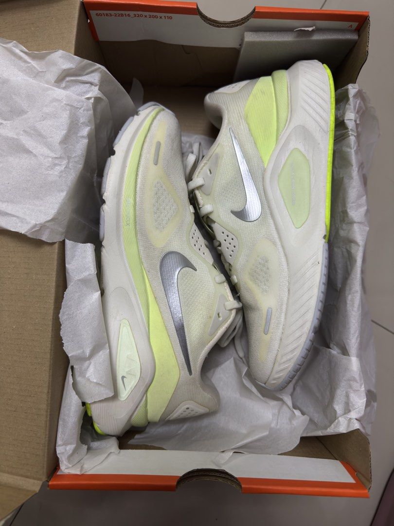 Nike Structure 26 Running Shoes Womens (Category: Sneakers) located in Marilao. Submitted by declutteringyana (Listing ID 1468812229, Image 1). Description: Used Twice Size 7 9.5/10 Condition.