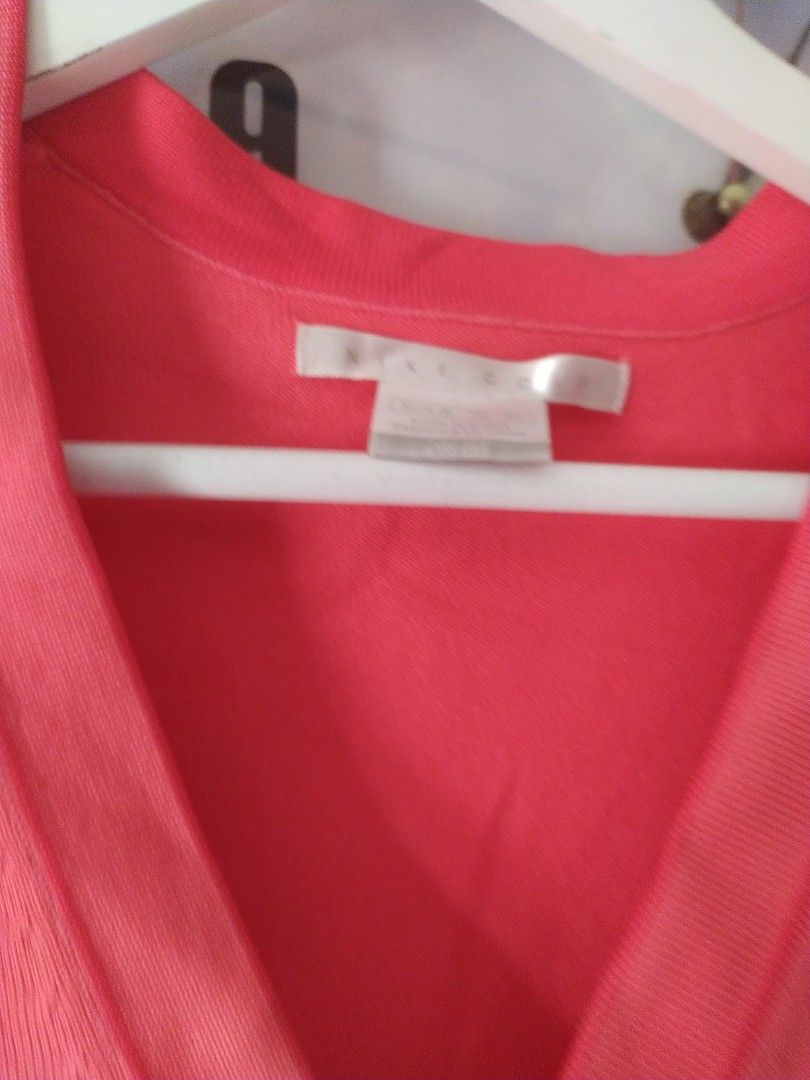 Nike sweatshirt (Category: Others Tops) located in Manila. Submitted by timtam04 (Listing ID 1468717698, Image 2). Description: .