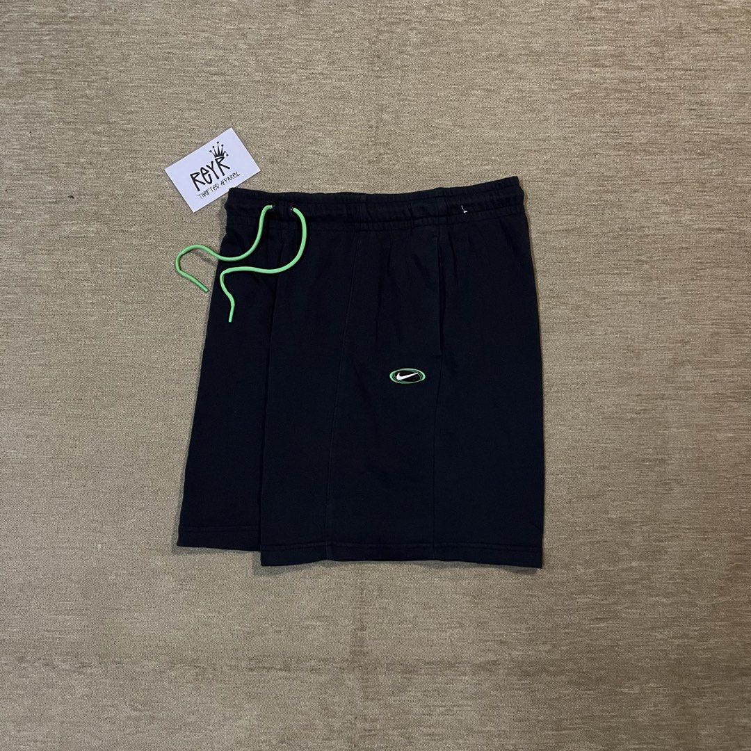 Nike Sweatshort (Category: Shorts) located in Batangas. Submitted by reyr. (Listing ID 1468865522, Image 1). Description: Dimes: 30-35” waist | 18.5” length | 14” hem Condition: Excellent Color rate: 9.3/10 Flaws: None.