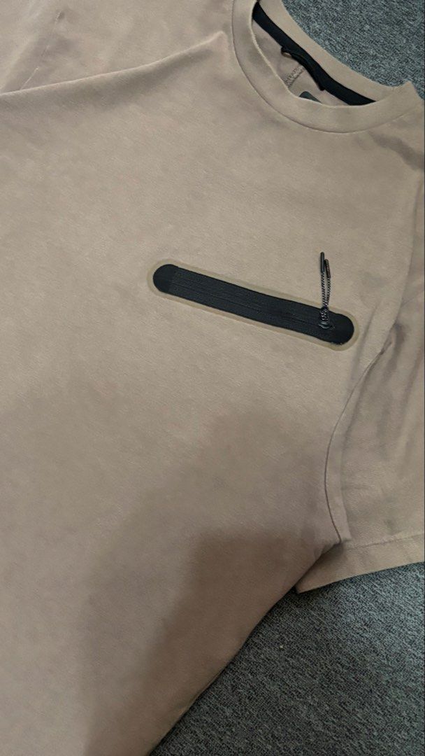 NIKE TECH (Category: Activewear) located in Silang. Submitted by aljones64 (Listing ID 1468776641, Image 2). Description: .