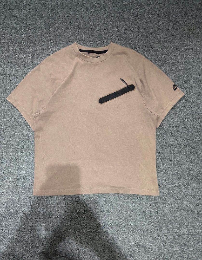 NIKE TECH (Category: Activewear) located in Silang. Submitted by aljones64 (Listing ID 1468776641, Image 1). Description: .