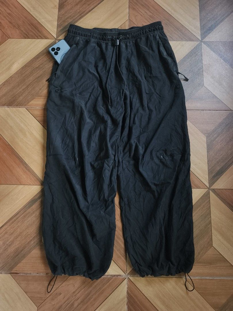 Nike Tech Fleece Black Track Pants (Category: Joggers) located in Zamboanga. Submitted by d2977250664046 (Listing ID 1468880354, Image 1). Description: - Brand: Nike Tech Fleece - Color: Black - Size: Large (32-34x38.5) - Condition: Great casual streetwear piece - Features: Elastic waistband with drawstring, secure zippered side pockets, and adjustable bungee drawcord cuffs - Origin: Made in China - Excellent (NeedWash).