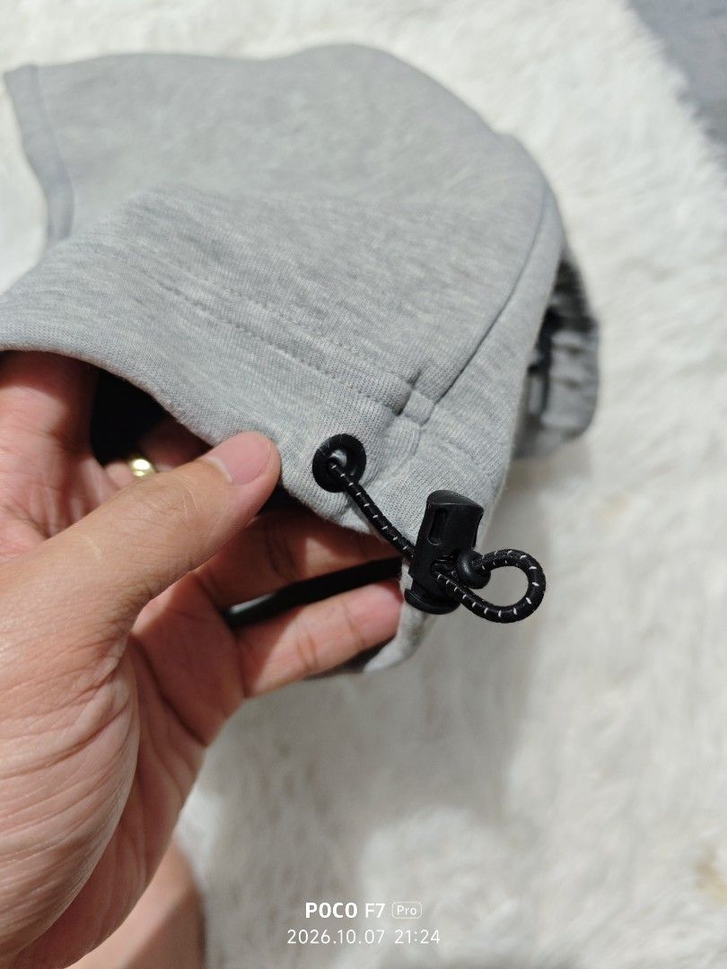 Nike Tech Fleece Grey Sweatpants Joggers Size M (Category: Joggers) located in Batangas. Submitted by krtbzr (Listing ID 1468928829, Image 3). Description: Niké Tech Fleece Mens Open Hem Tracksuit Bottoms As new condition Size Medium on tag Waist 30-32 Length 36.5" Zip Pockets Adjustable Hem.