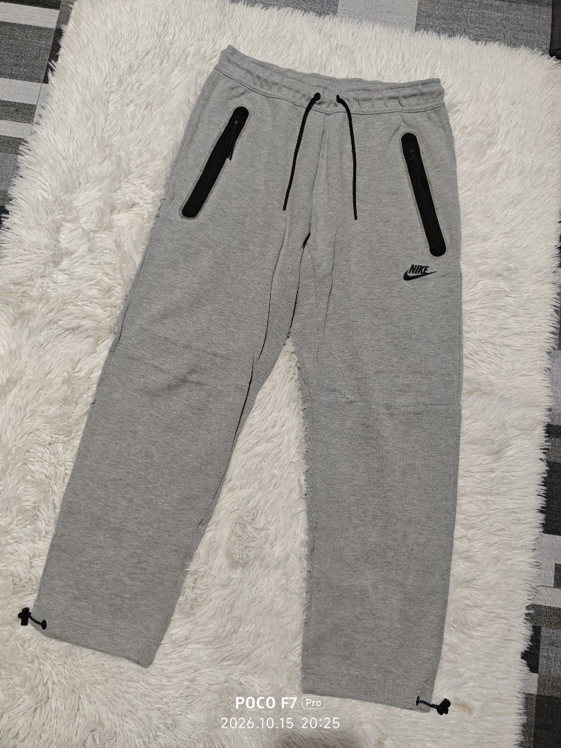 Nike Tech Fleece Grey Sweatpants Joggers Size M (Category: Joggers) located in Batangas. Submitted by krtbzr (Listing ID 1468928829, Image 1). Description: Niké Tech Fleece Mens Open Hem Tracksuit Bottoms As new condition Size Medium on tag Waist 30-32 Length 36.5" Zip Pockets Adjustable Hem.