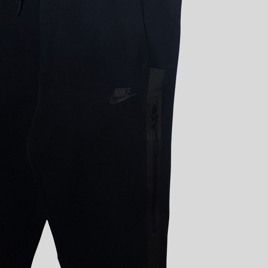 NIKE TECH PANTS (Category: Joggers) located in La Trinidad. Submitted by suave.arc (Listing ID 1468860429, Image 2). Description: NIKE TECH PANTS EXCELLENT CONDITION SIZE: M ( W:30-32 L:37 ) LOCATION: BAGUIO CITY / LA TRINIDAD SHIPPING via JNT.