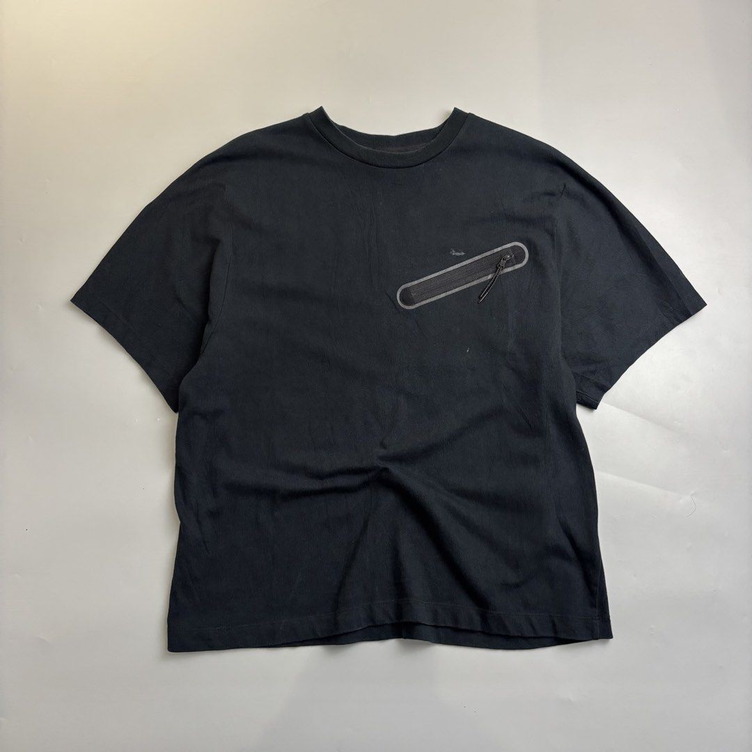 NIKE TECH SHIRT (Category: Tshirts & Polo Shirts ) located in Taguig. Submitted by phil_thriftz (Listing ID 1468868851, Image 1). Description: DIMENSIONS: 23x28 ISSUE: none COLOR RATE: 9.8/10 CONDITION: Excellent condition .