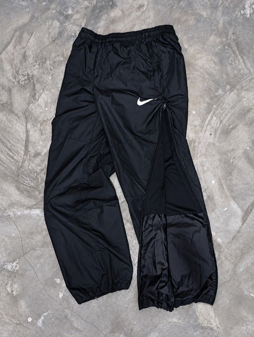 Nike track pants 🫶 (Category: Trousers) located in Manila. Submitted by thrifterzz_ph (Listing ID 1468728692, Image 1). Description: Dimes: W-28-32/L-38 issue: None color rate: 10/10 excellent condition.
