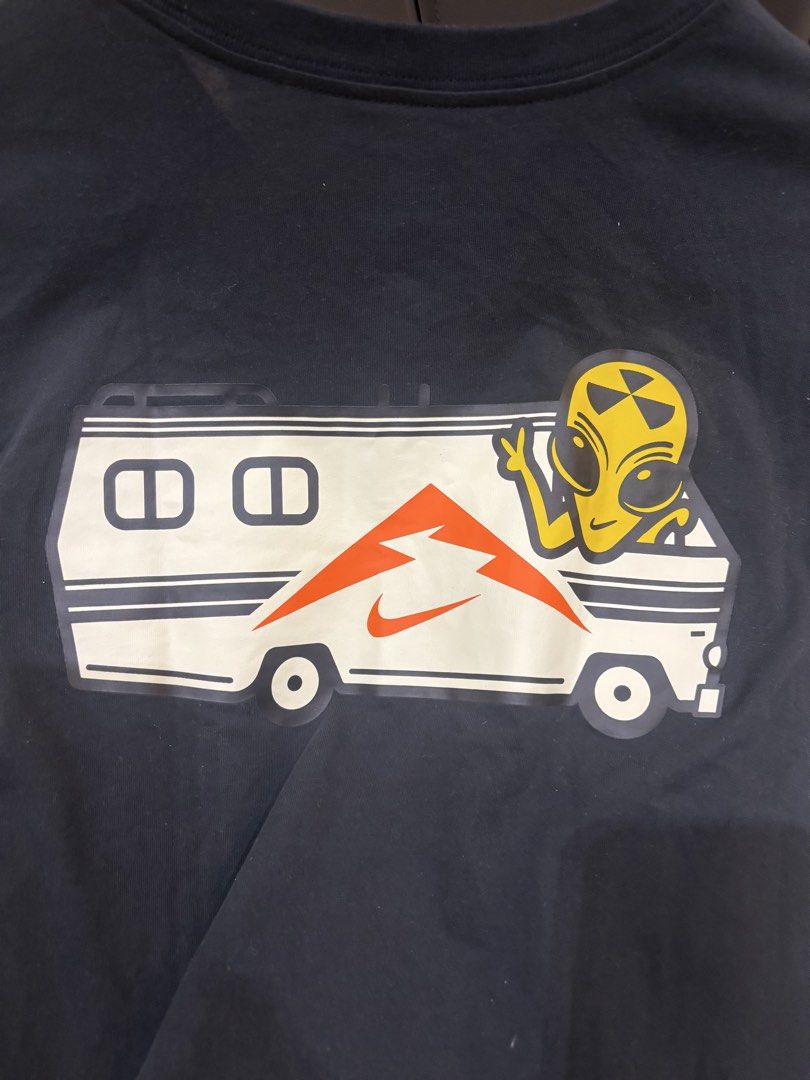 Nike Trail Shirt (Category: Coats, Jackets and Outerwear) located in Baguio. Submitted by usedcondition (Listing ID 1468814924, Image 3). Description: 19x28 long Medium Men’s ₱790+ shipping fee .
