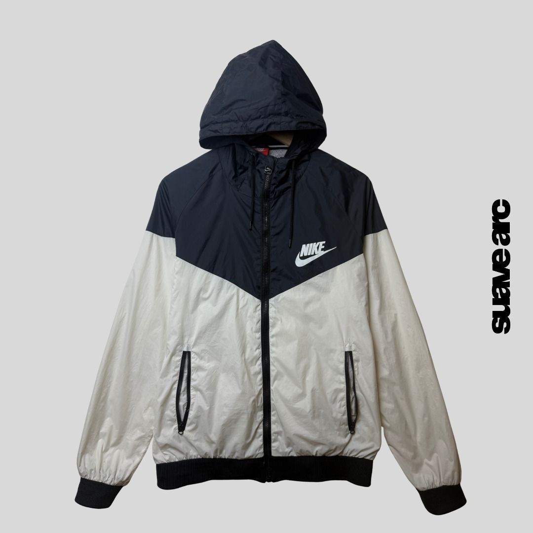 NIKE TWO TONE WINDBREAKER (Category: Coats, Jackets and Outerwear) located in La Trinidad. Submitted by suave.arc (Listing ID 1468857306, Image 1). Description: NIKE TWO TONE WINDBREAKER EXCELLENT CONDITION SIZE: M ( 21x27 ) LOCATION: BAGUIO CITY / LA TRINIDAD SHIPPING via JNT.