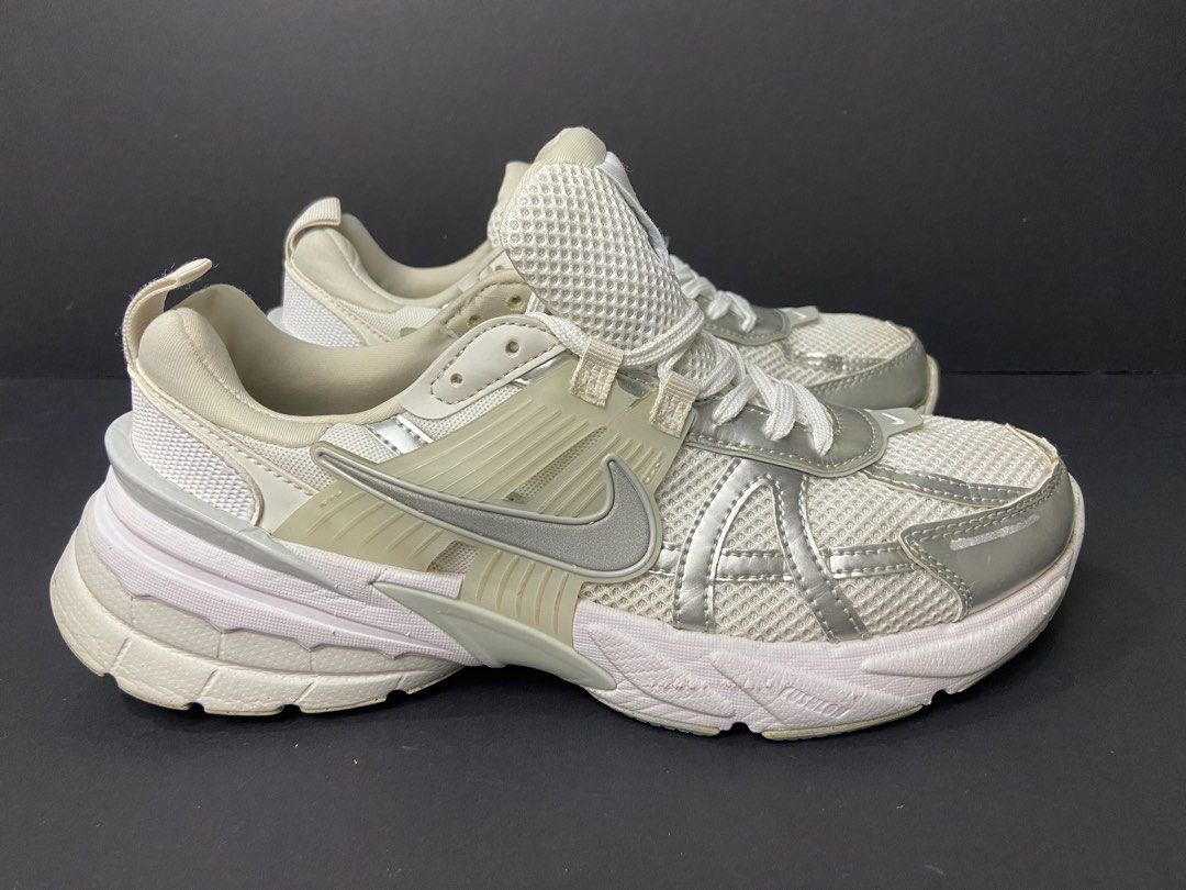 Nike V2K Run White Metallic Silver (Category: Sneakers) located in Cebu City. Submitted by jvlz97 (Listing ID 1468761420, Image 1). Description: Excellent Condition No Box Minor Scratch(Sign of usage can be seen on the last photo).