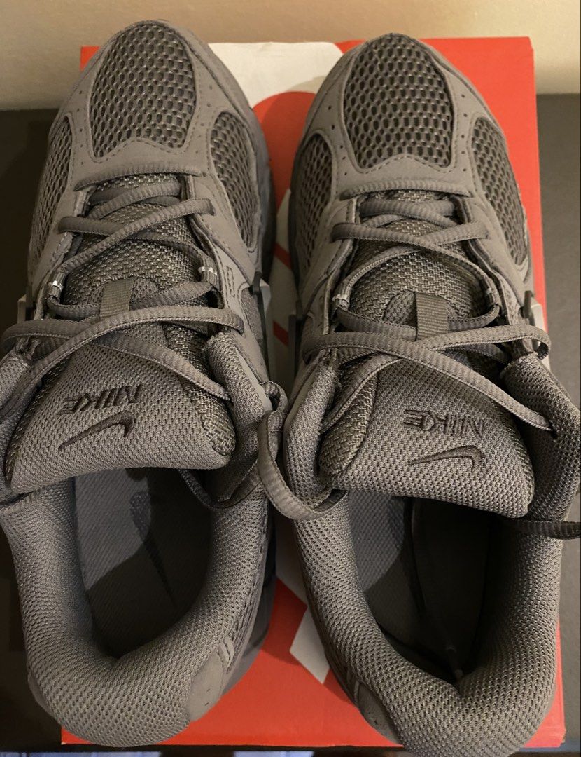 Nike V5 RNR (Category: Sneakers) located in Manila. Submitted by syrusaluzanjr (Listing ID 1468922086, Image 3). Description: PENCIL POINT/ATMOSPHERE GREY GRIS CRAYON/GRIS ATMOSPHERE Size: 8.5 US MENS Condition: 9/10 (used thrice lang sa mall) RFS: need cash Lalamove/ LBC/ COP Tondo, Manila area.