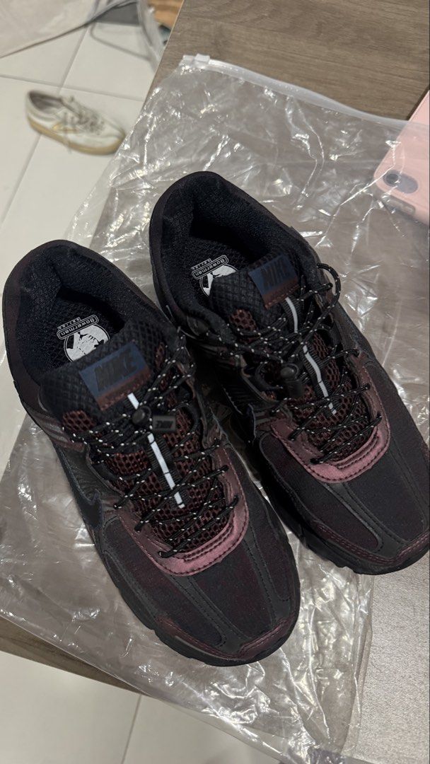 Nike Vomero 5 Black Bowerman Series (Category: Sneakers) located in Makati City. Submitted by andrae.thomas (Listing ID 1468887330, Image 2). Description: - Model: Nike Zoom Vomero 5 - Colorway: Black and Dark Burgundy Original 100%! No box. Worn twice only, dont like the color. Location: Makati Meet up: Taft, DLSU, CSB Shipping: Lalamove.