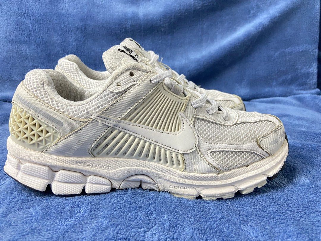 Nike Vomero 5 Vast Grey (Category: Sneakers) located in Cebu City. Submitted by jvlz97 (Listing ID 1468756315, Image 1). Description: Very Good Condition No Box.