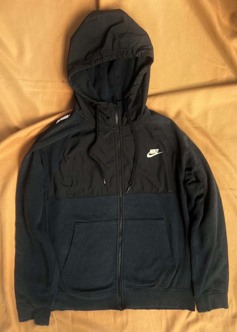 NIKE WINDBREAKER (Category: Coats, Jackets and Outerwear) located in Davao. Submitted by chadbryenrimdan (Listing ID 1468715200, Image 1). Description: ✅350+sf ✅LBC or JNT ✅pm me if you need a vouch.
