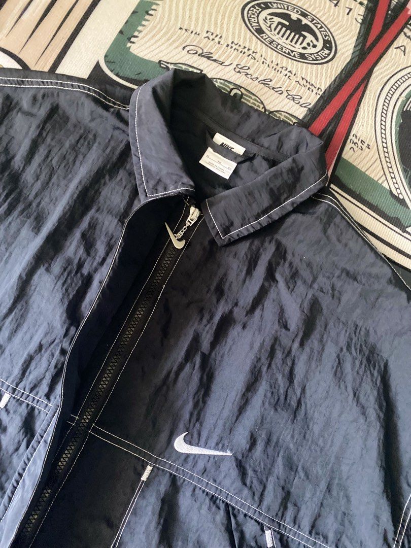 Nike Windbreaker (Category: Coats, Jackets and Outerwear) located in General Santos City (Dadiangas). Submitted by jpaul_is11 (Listing ID 1468788607, Image 2). Description: Item is as new condition grabe apaka solid nito .