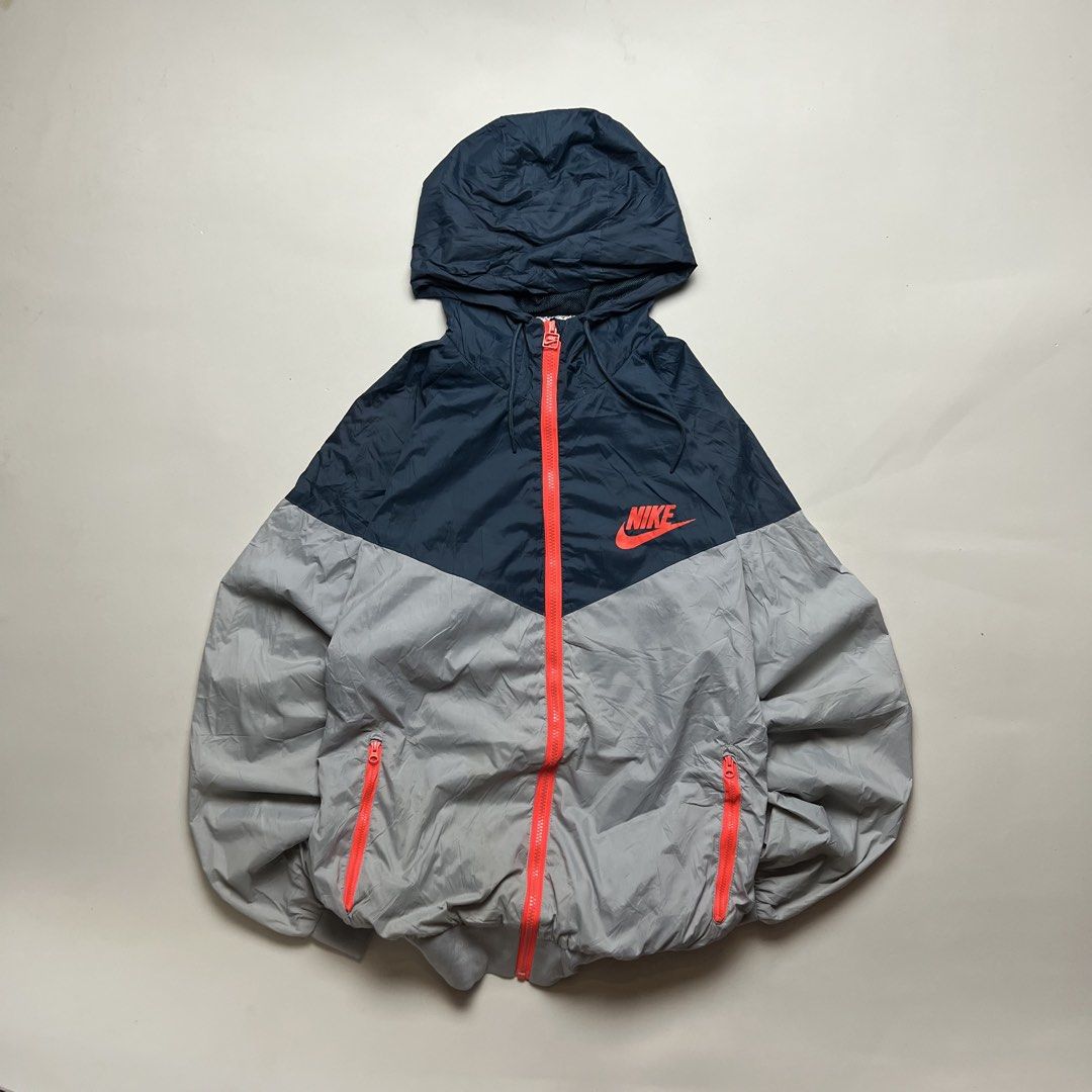 Nike windbreaker (Category: Coats, Jackets and Outerwear) located in Manila. Submitted by tripnimichael (Listing ID 1468869227, Image 1). Description: 23x29 Color-9.5 condition-9 Cut neck tag .