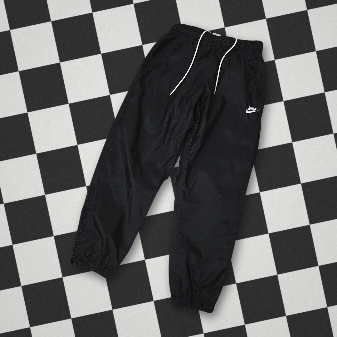 Nike Windrunner Woven Lined Track Pants (Category: Joggers) located in Taguig. Submitted by deedeeee11 (Listing ID 1468808181, Image 1). Description: used only once, maliit sakin. this is a pre-loved item, not ukay. no issues, halos bago pa. 100% original / authentic ✅ size : medium ✅ length: 37 inches ₱ 850 only. fixed price.shipping is shouldered by the buyer. 📍 BGC, TAGUIG.
