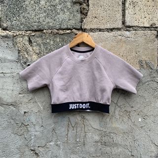 (Category: ) located in . Submitted by _thrift.clothes._ (Listing ID 1468731538, Image 1). Description: .