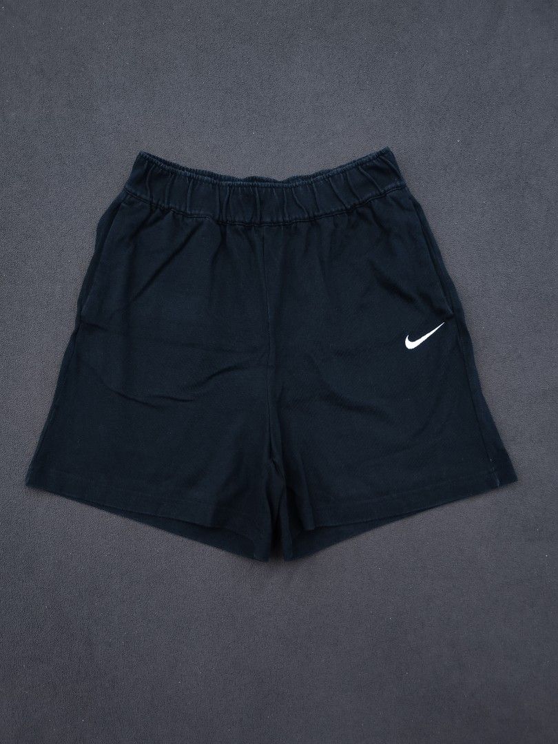 Nike Womens Cotton Shorts (Category: Shorts) located in Bulacan. Submitted by emilj23 (Listing ID 1468724145, Image 1). Description: Nike Womens Cotton Shorts Size M on tag L 16 W 26-32 Leg Hole 12 Condition 9/10 Color rate 9/10 No Issue.