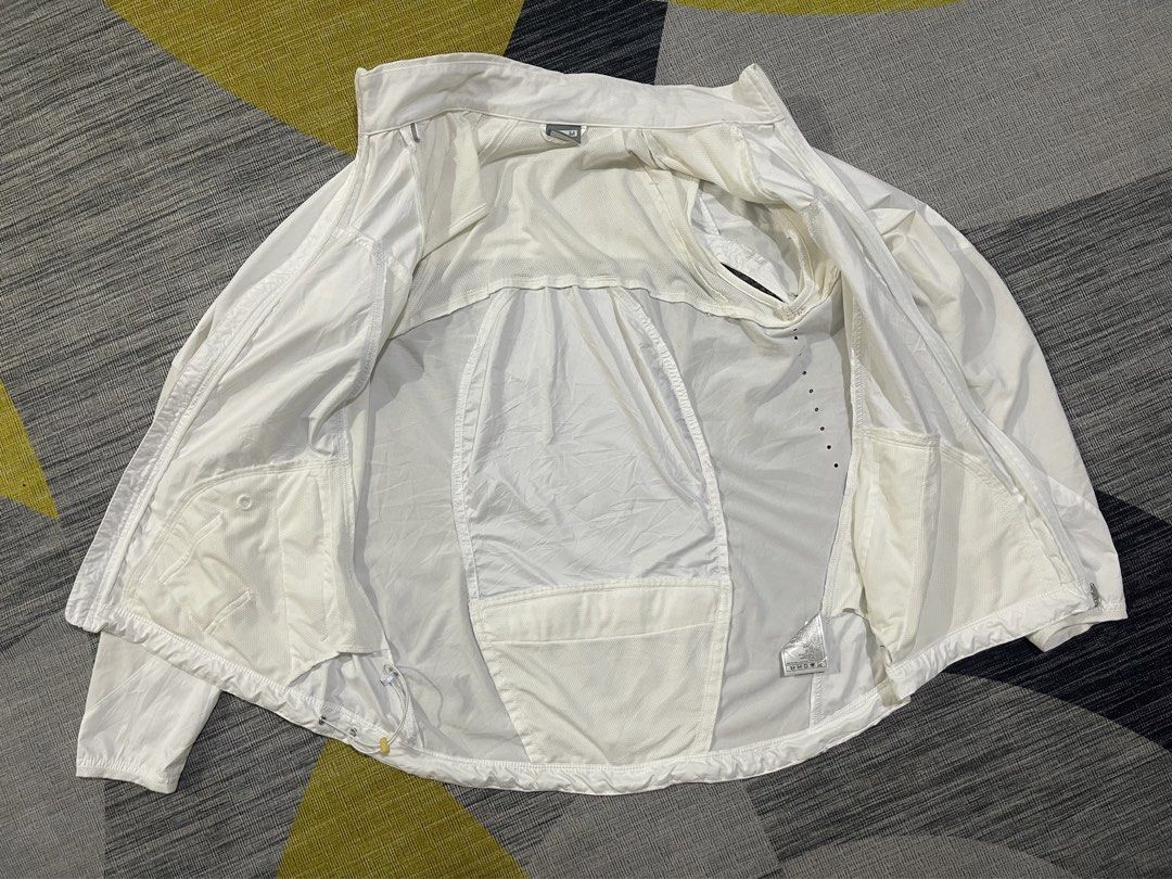 Nike womens lightweight running zip up jacket (Category: Coats, Jackets and Outerwear) located in Taytay. Submitted by ekselentekondisyon (Listing ID 1468857136, Image 3). Description: Nike womens lightweight Running zip-up jacket Excellent condition Detachable Size medium Dimes nasa pics Taytay rizal location No stains .