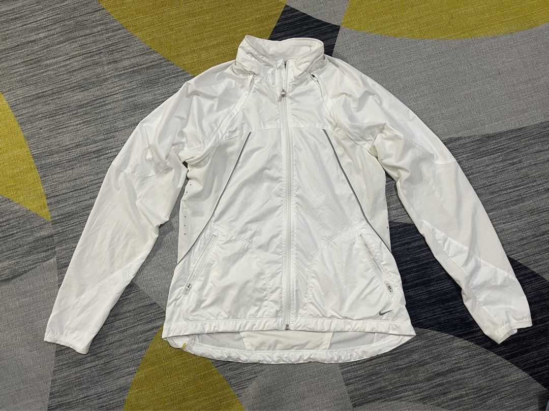 Nike womens lightweight running zip up jacket (Category: Coats, Jackets and Outerwear) located in Taytay. Submitted by ekselentekondisyon (Listing ID 1468857136, Image 1). Description: Nike womens lightweight Running zip-up jacket Excellent condition Detachable Size medium Dimes nasa pics Taytay rizal location No stains .