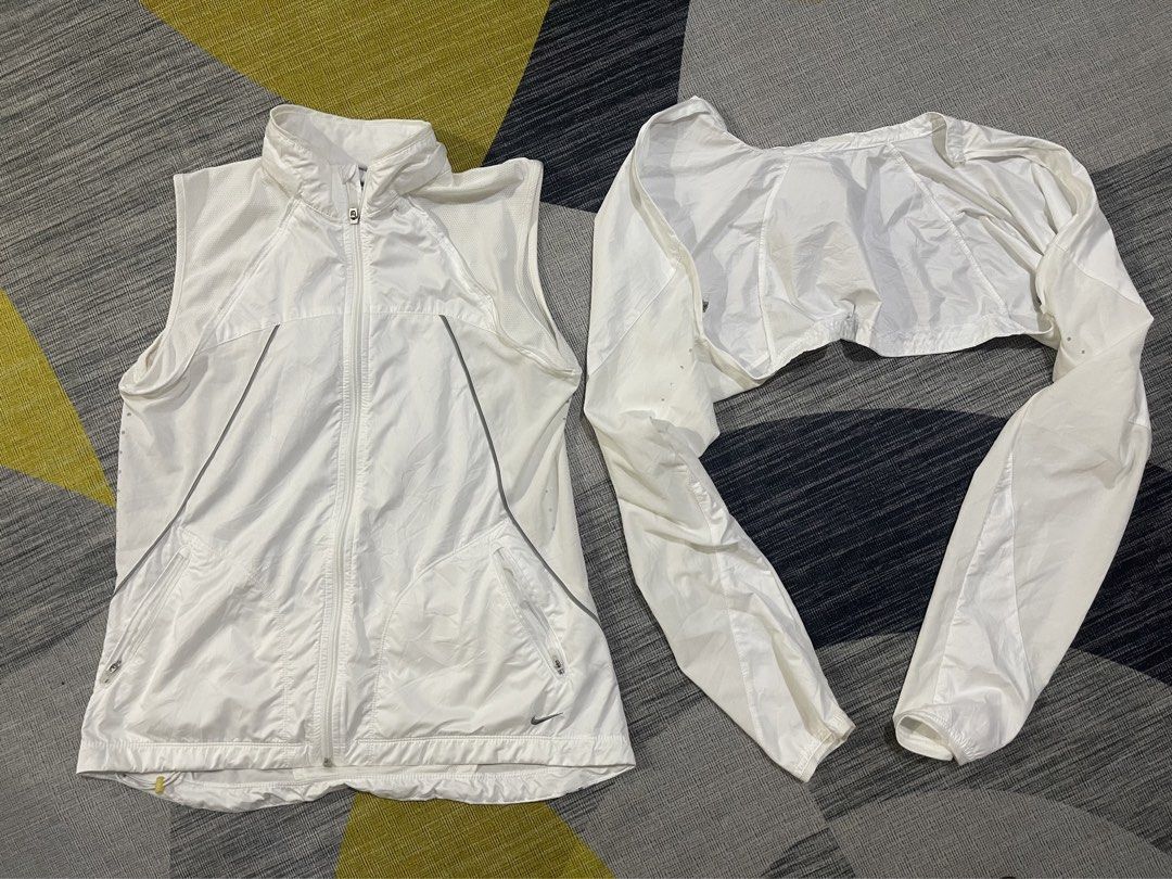 Nike womens lightweight running zip up jacket (Category: Coats, Jackets and Outerwear) located in Taytay. Submitted by ekselentekondisyon (Listing ID 1468857136, Image 2). Description: Nike womens lightweight Running zip-up jacket Excellent condition Detachable Size medium Dimes nasa pics Taytay rizal location No stains .