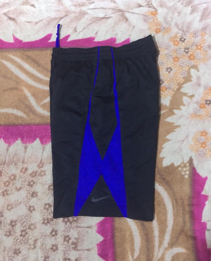 Nike x kobe two pockets (Category: Activewear) located in Tagum. Submitted by urbanoadulajr (Listing ID 1468836222, Image 1). Description: Nike x kobe two pockets 32 to 34 length: 24 excellent Mine 550.
