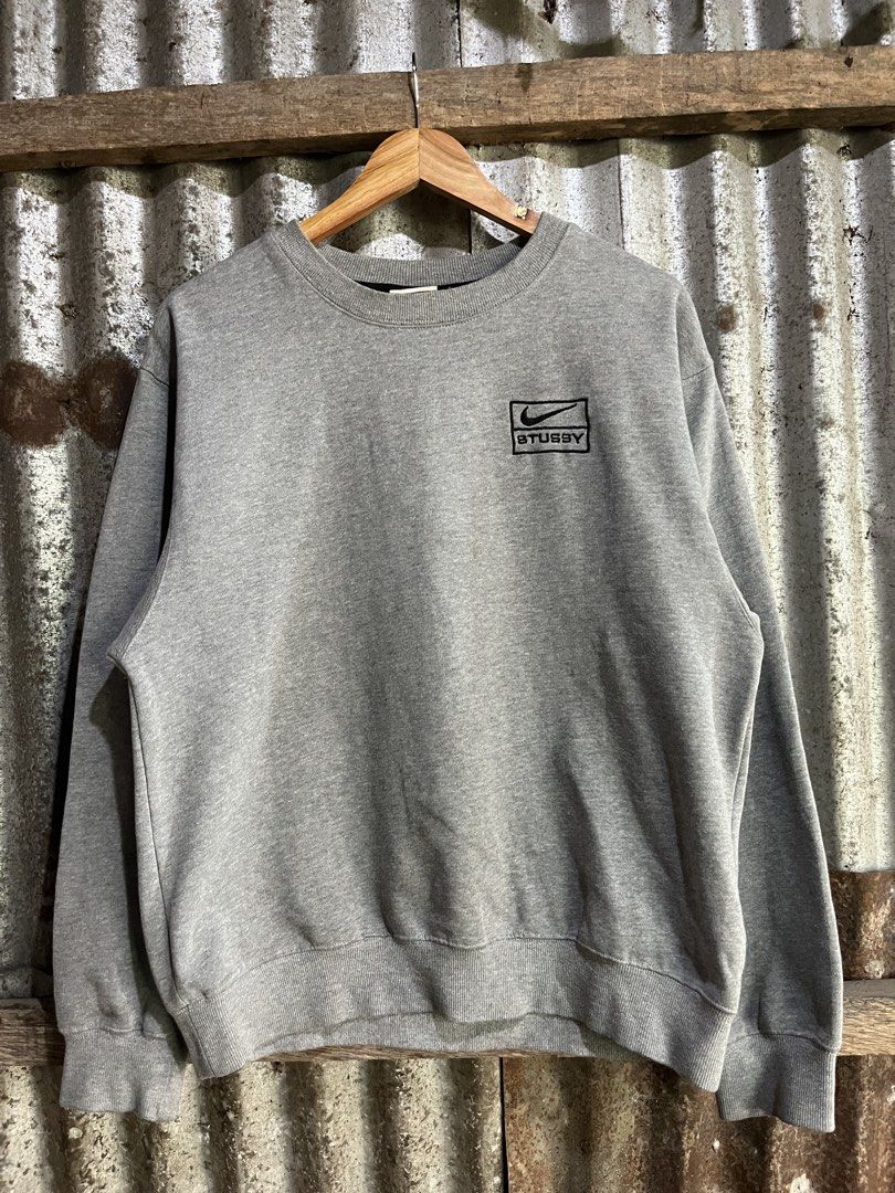 Nike x Stussy (Category: Coats, Jackets and Outerwear) located in Manila. Submitted by -thedropco (Listing ID 1468757181, Image 1). Description: Nike x Stussy Crewneck 9/10 condition No issue Measurement: Width : 22 Length: 26.5.