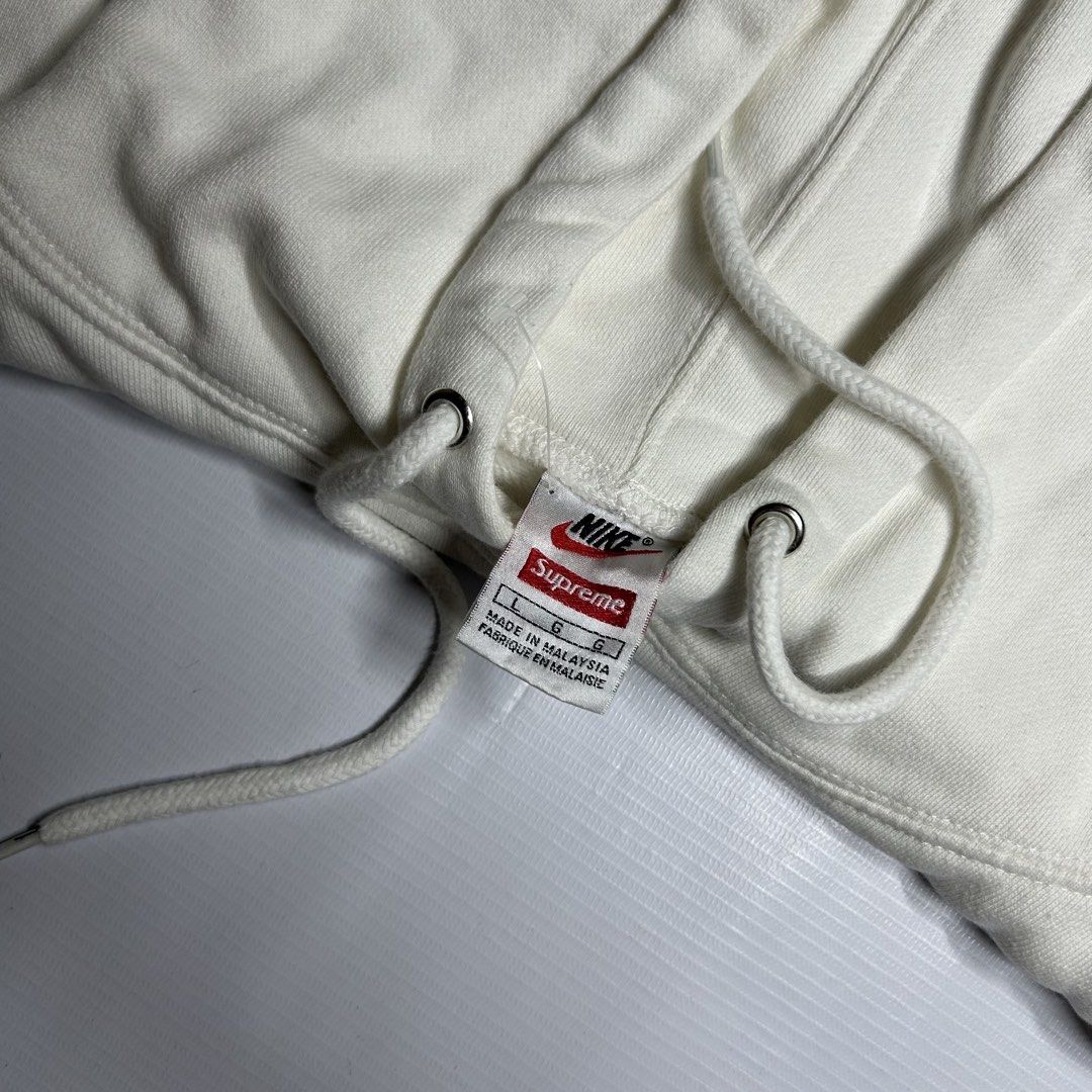 Nike X Supreme Hoodie (Category: Hoodies) located in Antipolo. Submitted by wvyfrnds (Listing ID 1468749913, Image 3). Description: Nike X Supreme Hoodie Size: L Color: White Dimensions (Inches): Length: 26.5 Width: 25 Color Rate: 9/10 Issues - Faded leather logo print & washable dirts 495 PLUS SF.