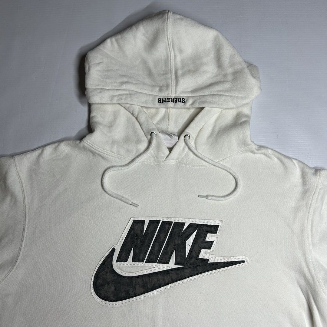 Nike X Supreme Hoodie (Category: Hoodies) located in Antipolo. Submitted by wvyfrnds (Listing ID 1468749913, Image 2). Description: Nike X Supreme Hoodie Size: L Color: White Dimensions (Inches): Length: 26.5 Width: 25 Color Rate: 9/10 Issues - Faded leather logo print & washable dirts 495 PLUS SF.