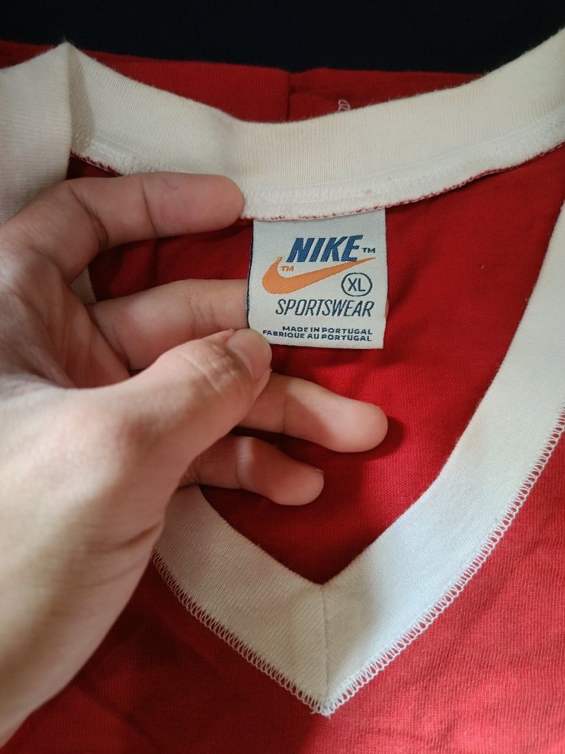 Nike y2k vneck (Category: Tshirts & Polo Shirts ) located in Quezon City. Submitted by tedthrift (Listing ID 1468734317, Image 2). Description: VTG Nike v neck good condi 8/10 sign of use normal for VTG.