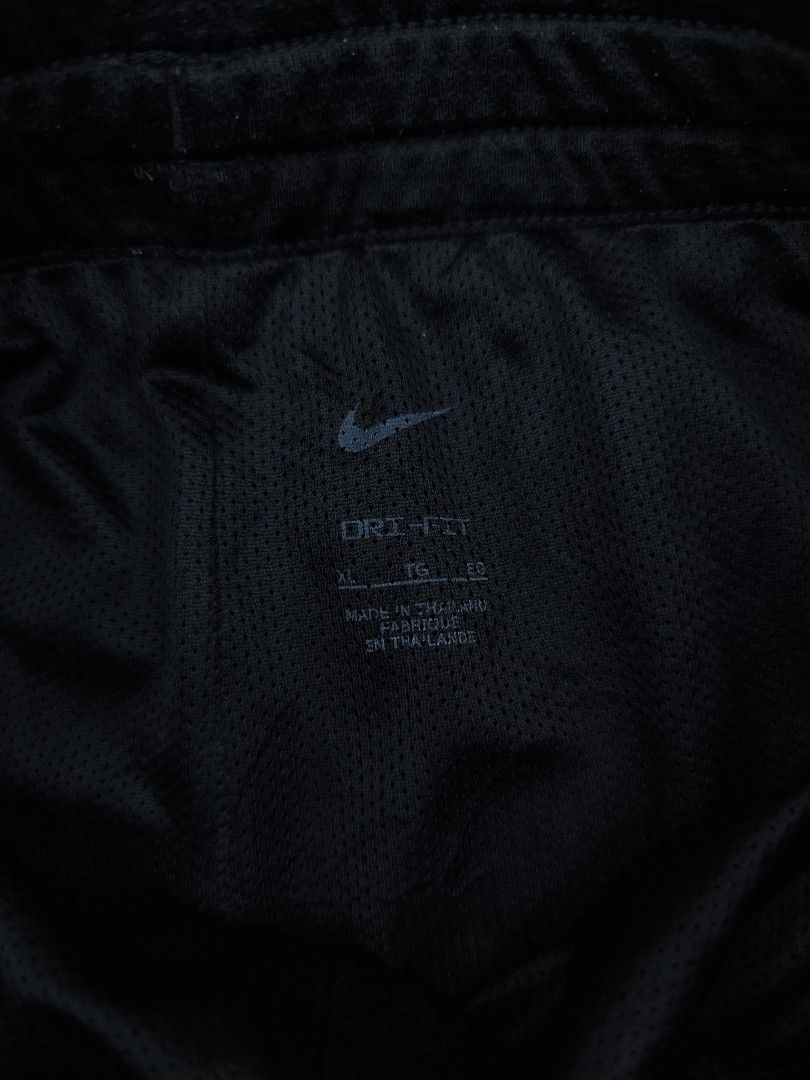 Nike Youth Drifit Shorts (Category: Shorts) located in Bulacan. Submitted by emilj23 (Listing ID 1468727815, Image 3). Description: Nike Youth Drifit Shorts Size XL on tag L 19 W 26-30 Leg Hole 10 Condition 9.5/10 Color rate 9.5/10 Issue Stains,runs.