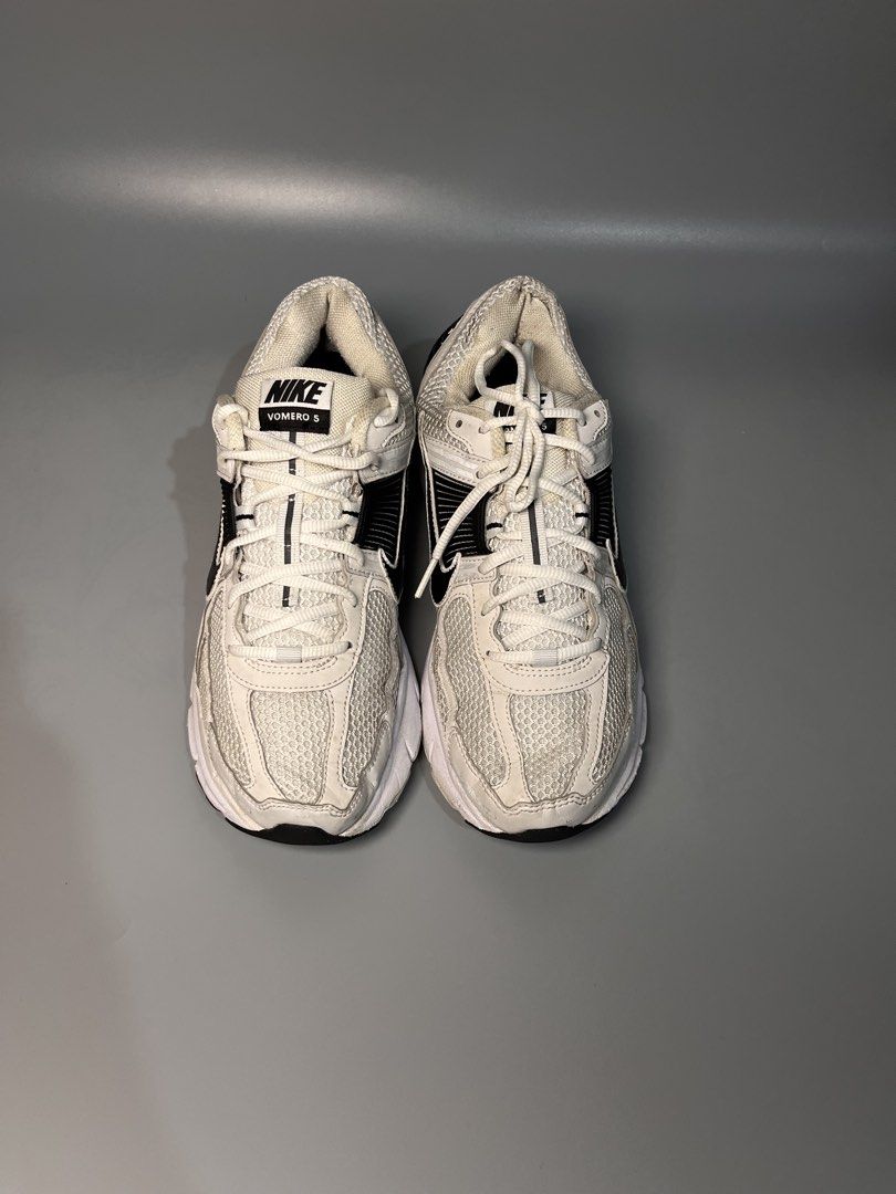 NIME VOMERO 5 “PANDA” (Category: Sneakers) located in Gingoog City. Submitted by zoronatics23 (Listing ID 1468805785, Image 3). Description: NIKE VOMERO 5 EXCELLENT CONDITION 9 US MENS ISSSUE: MID DRAGGING MINDANAO LOC.