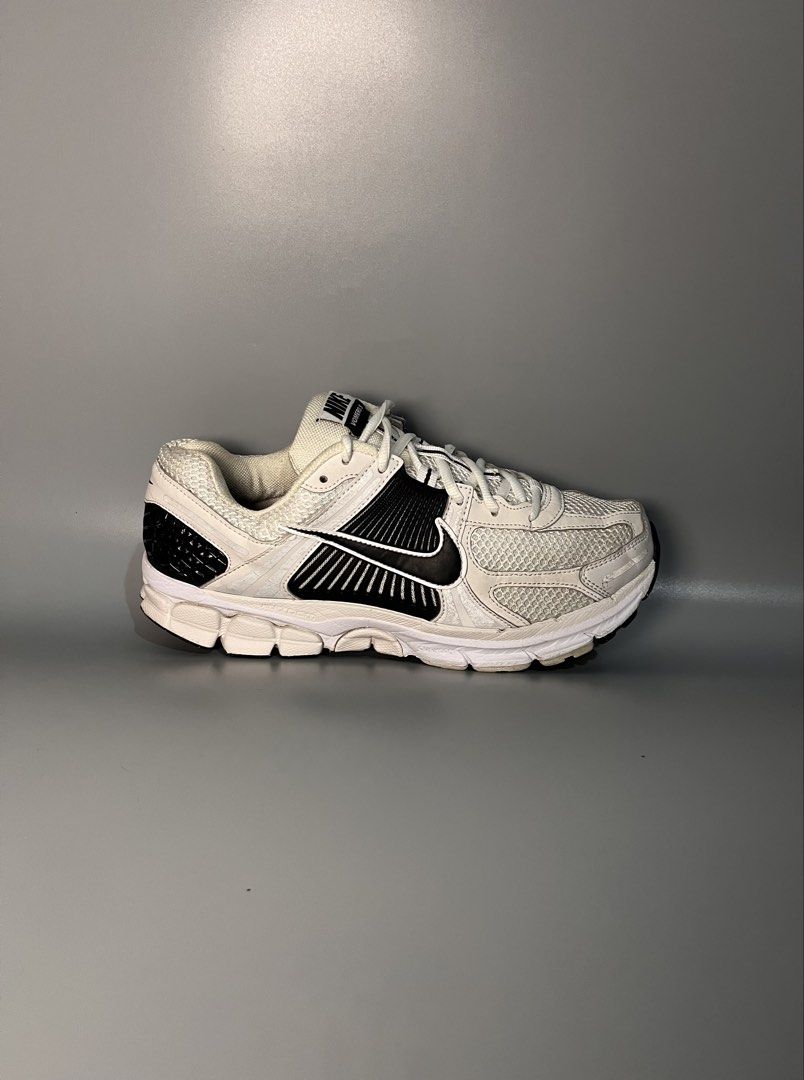 NIME VOMERO 5 “PANDA” (Category: Sneakers) located in Gingoog City. Submitted by zoronatics23 (Listing ID 1468805785, Image 1). Description: NIKE VOMERO 5 EXCELLENT CONDITION 9 US MENS ISSSUE: MID DRAGGING MINDANAO LOC.